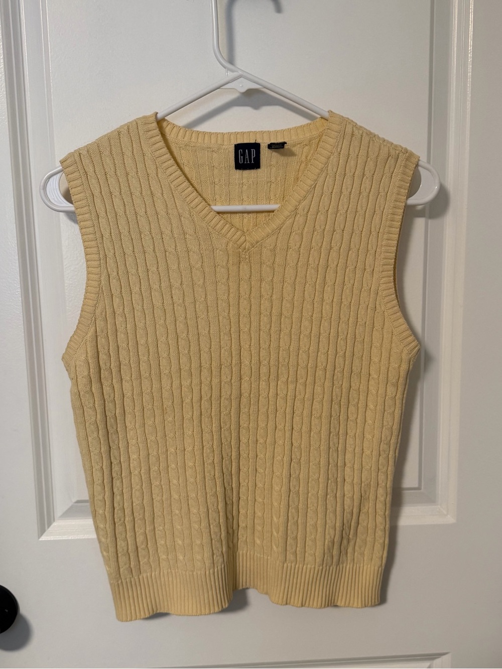 GAP Women’s Cable Knit V-Neck Sweater Vest Yellow preppy old money